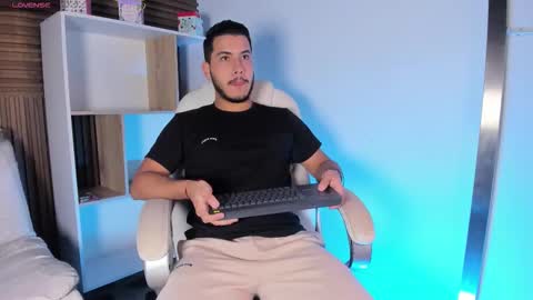 axel_grey_ online show from October 12, 2025, 11:53 am