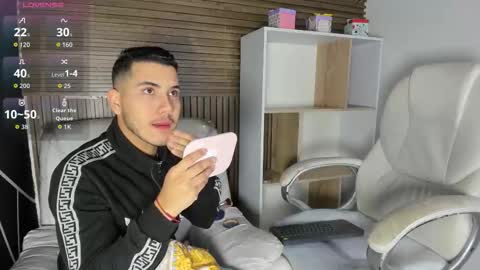 axel_grey_ online show from October 19, 2025, 1:01 pm