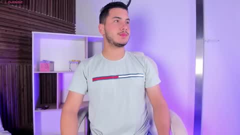axel_grey_ online show from November 6, 2025, 12:17 pm