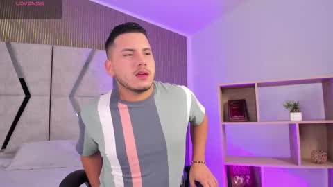 axel_grey_ online show from February 24, 2026, 12:47 pm