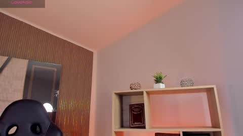 axel_grey_ online show from April 9, 2026, 12:43 pm