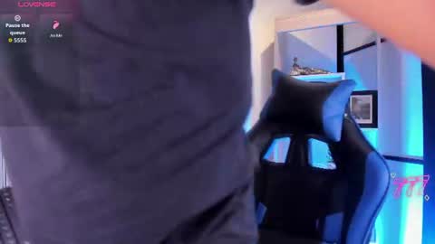 Snapshot of axel_grey_ chatting on July 3, 2026, 5:25 am axel_grey_ online show from July 3, 2026, 5:25 am