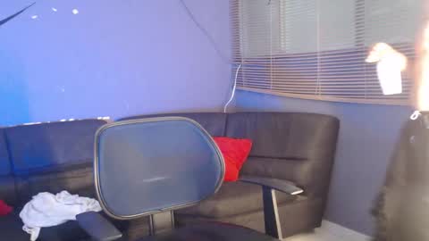 axel_h0t online show from February 11, 2026, 8:36 pm