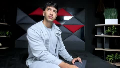 axel_hendrick online show from April 27, 2026, 11:30 am