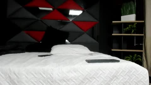 axel_hendrick online show from April 28, 2026, 2:00 pm