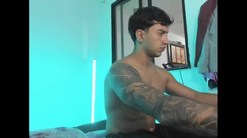 axel_hendrick online show from May 13, 2026, 2:09 am