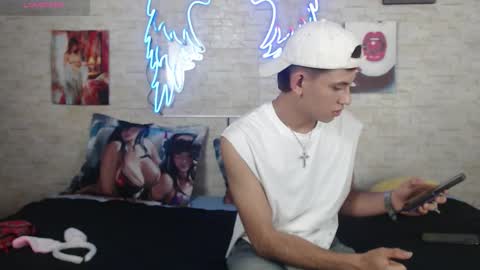 axel_milo_and_kairo online show from November 12, 2025, 8:19 pm