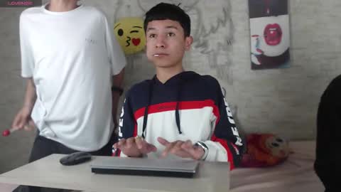 axel_milo_and_kairo online show from November 25, 2025, 12:43 am