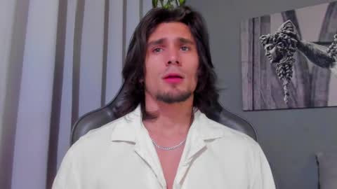 Snapshot of axel_owen chatting on March 2, 2025, 9:22 pm Axel online show from March 2, 2025, 9:22 pm