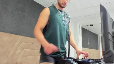 Axel  online show from May 5, 2026, 12:46 pm