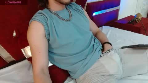 Axel  online show from May 16, 2026, 12:51 am