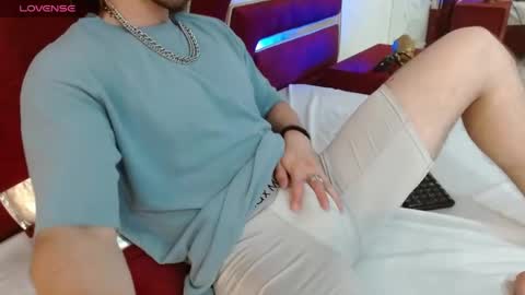 Axel  online show from May 16, 2026, 1:13 am