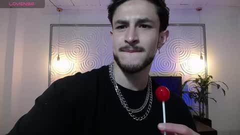 Axel  online show from May 19, 2026, 12:44 pm