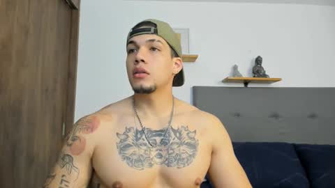 Snapshot of axel_taylor21 chatting on October 10, 2025, 7:35 pm INDEPENDENT MODEL online show from October 10, 2025, 7:35 pm