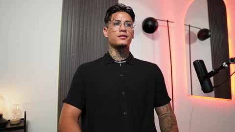 Agustin online show from September 23, 2025, 8:45 pm