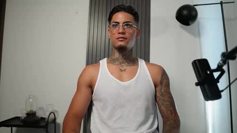 Agustin online show from October 28, 2025, 7:49 pm