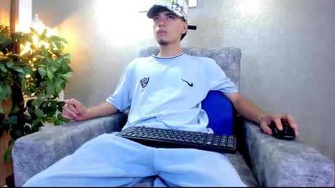 Snapshot of axel_wiliams chatting on October 10, 2025, 6:07 pm axel online show from October 10, 2025, 6:07 pm