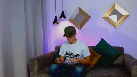 Snapshot of axelfalcon chatting on June 3, 2026, 6:35 pm Axel online show from June 3, 2026, 6:35 pm