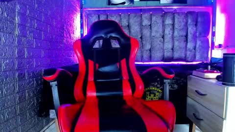 Axell Cross2 online show from May 4, 2026, 1:56 am