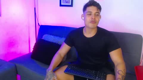 Snapshot of axell_dior chatting on January 18, 2025, 2:03 am axell online show from January 18, 2025, 2:03 am