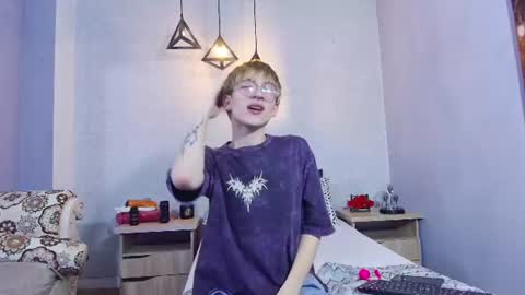 Snapshot of axell_stone chatting on June 21, 2026, 2:03 am axell_stone online show from June 21, 2026, 2:03 am