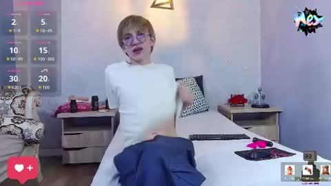 Snapshot of axell_stone chatting on July 8, 2026, 8:46 pm axell_stone online show from July 8, 2026, 8:46 pm