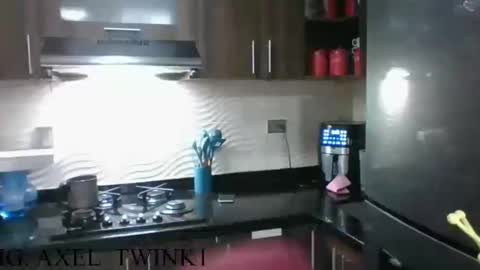 Axel  online show from October 18, 2025, 2:14 am