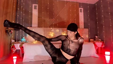 Snapshot of axellcollins chatting on December 27, 2024, 6:57 am im your little femboy ALEX online show from December 27, 2024, 6:57 am
