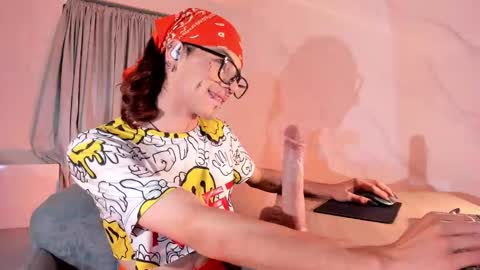 Snapshot of axellcollins chatting on February 11, 2025, 3:08 am im your little femboy ALEX online show from February 11, 2025, 3:08 am