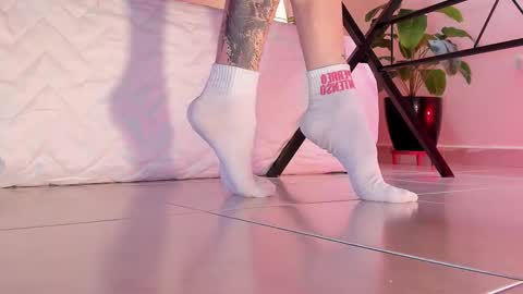 Snapshot of axellcollins chatting on September 15, 2025, 1:11 pm im your little femboy  ALEX   online show from September 15, 2025, 1:11 pm