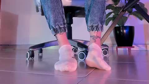 Snapshot of axellcollins chatting on September 19, 2025, 4:36 am im your little femboy  ALEX   online show from September 19, 2025, 4:36 am