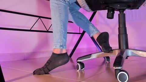 Snapshot of axellcollins chatting on September 24, 2025, 4:27 am im your little femboy  ALEX   online show from September 24, 2025, 4:27 am