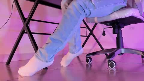 Snapshot of axellcollins chatting on September 30, 2025, 5:12 am im your little femboy  ALEX   online show from September 30, 2025, 5:12 am