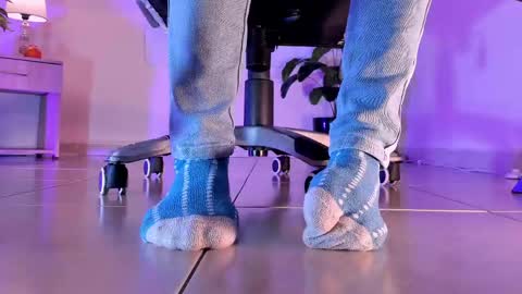 Snapshot of axellcollins chatting on October 16, 2025, 10:22 pm im your little femboy  ALEX   online show from October 16, 2025, 10:22 pm