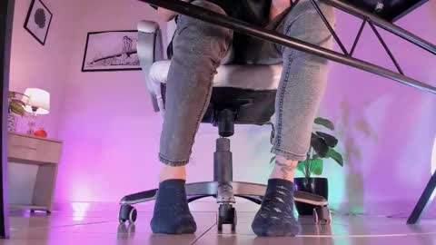 Snapshot of axellcollins chatting on October 18, 2025, 9:15 pm im your little femboy  ALEX   online show from October 18, 2025, 9:15 pm