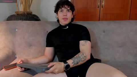 Axel Raven online show from October 21, 2025, 7:58 pm