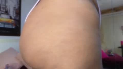 Axhley online show from October 18, 2025, 9:32 am