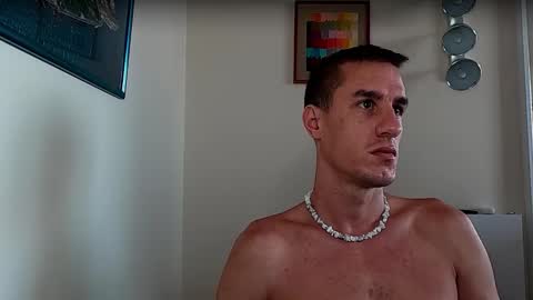 Axl online show from October 6, 2025, 5:27 am