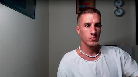 Axl online show from October 8, 2025, 8:06 pm