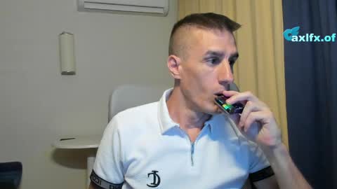 Snapshot of axl_fx chatting on June 1, 2026, 5:58 pm Axl online show from June 1, 2026, 5:58 pm