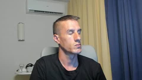 Snapshot of axl_fx chatting on June 10, 2026, 12:00 am Axl online show from June 10, 2026, 12:00 am