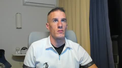 Snapshot of axl_fx chatting on June 11, 2026, 11:58 pm Axl online show from June 11, 2026, 11:58 pm
