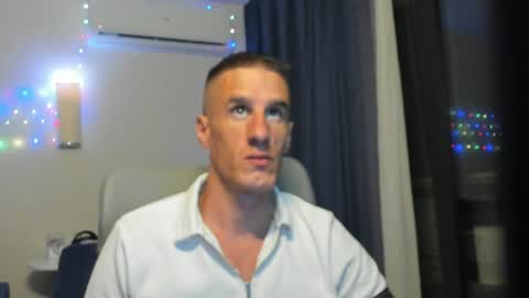Snapshot of axl_fx chatting on June 15, 2026, 12:24 am Axl online show from June 15, 2026, 12:24 am