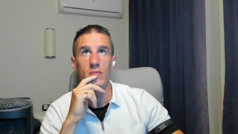 Snapshot of axl_fx chatting on June 23, 2026, 1:03 am Axl online show from June 23, 2026, 1:03 am