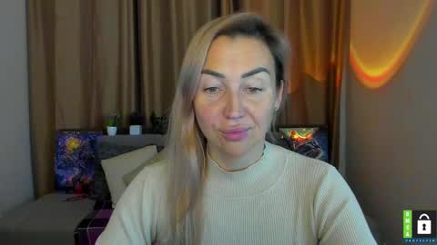 Jully online show from November 22, 2025, 6:29 pm