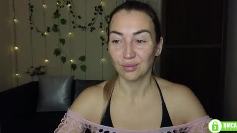 Jully online show from November 28, 2025, 6:32 pm