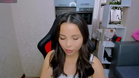 Aya Moon online show from September 18, 2025, 5:09 am