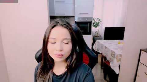 Aya Moon online show from November 4, 2025, 5:28 am