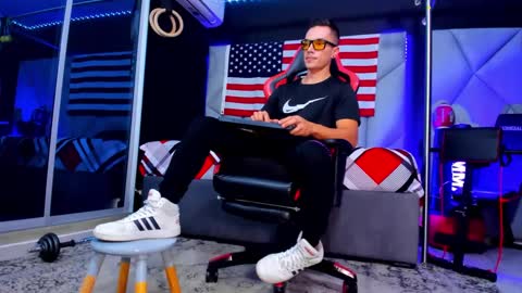 Snapshot of aydenmillerdom chatting on September 10, 2025, 5:02 pm Ayden Miller online show from September 10, 2025, 5:02 pm