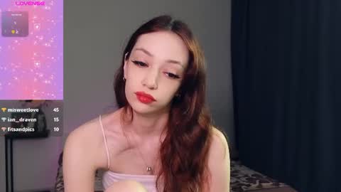 Snapshot of ayehoney chatting on July 18, 2026, 11:08 pm Hailey Wellington online show from July 18, 2026, 11:08 pm
